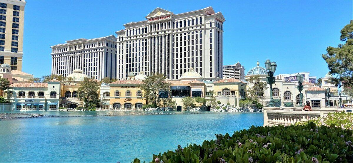 Caesars Palace vs Bellagio: Which Las Vegas Resort Wins