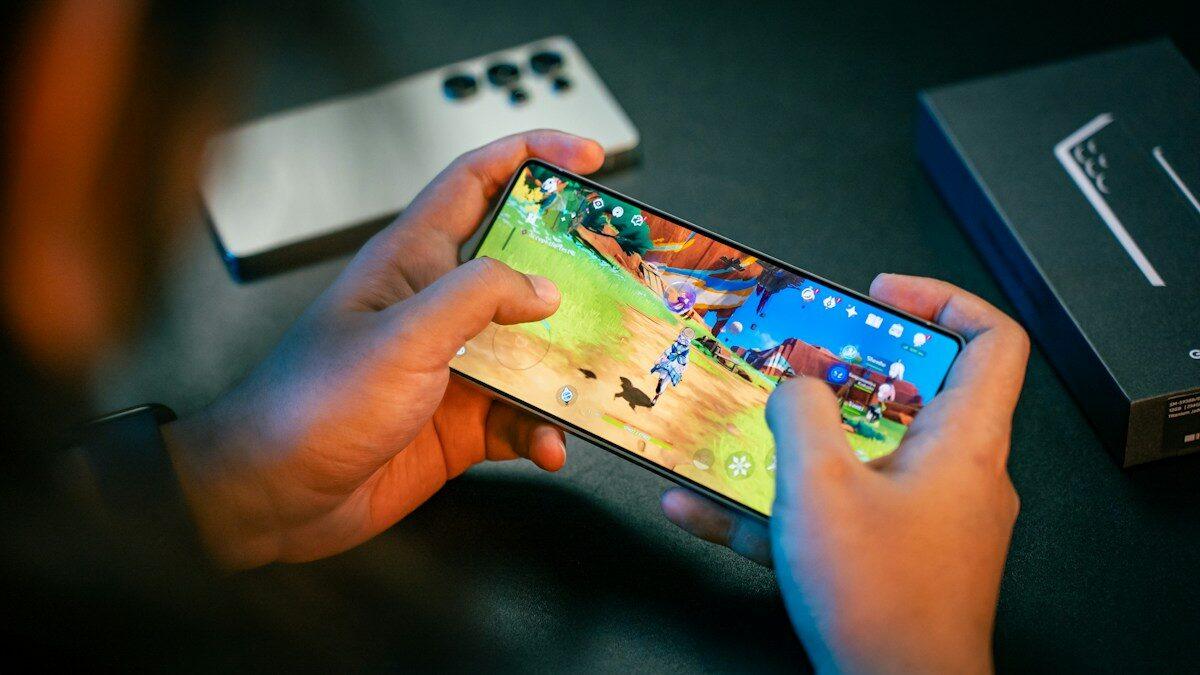Mistplay vs Freecash: Best App to Earn Money Playing Games